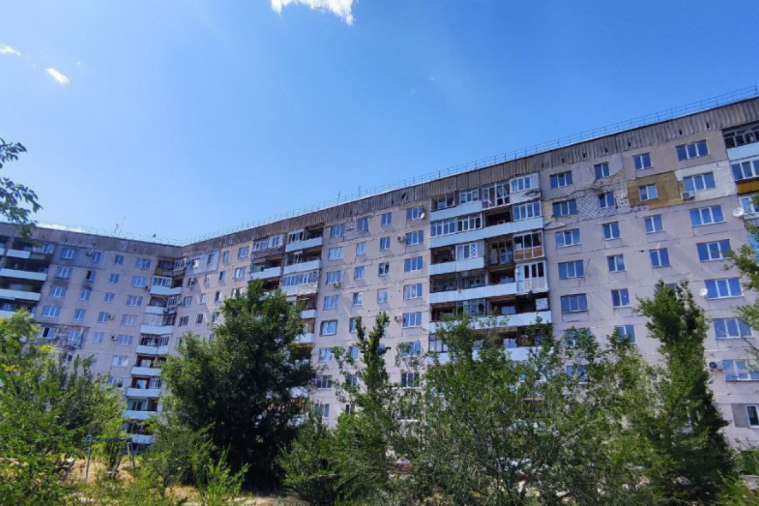 ЛОВА: У вцілілих ЛОВА: У вцілілих будинках Сіверськодонецька заселена третина квартир, подекуди - ще меншеСіверськодонецька заселена третина квартир, подекуди -ще менше