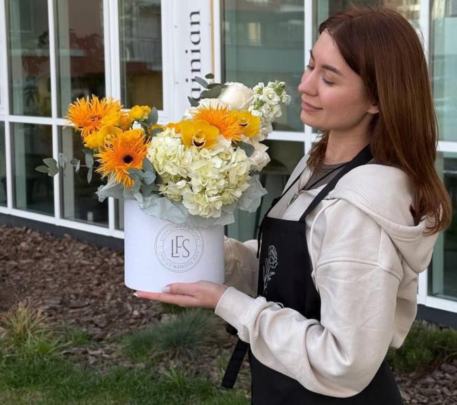 Життя після втрати: як жителька Луганщини відкрила квітковий магазин у Хмельницькому Життя після втрати: як жителька Луганщини відкрила квітковий магазин у Хмельницькому