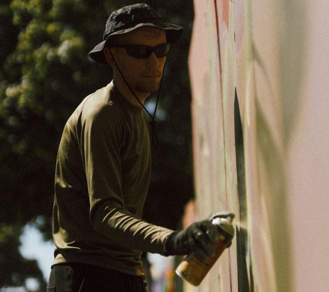 «Кожен мурал — це окрема історія, насамперед це завжди про людей і про комунікацію»: інтерв’ю з художником з Сіверськодонецька Яном Птушко   