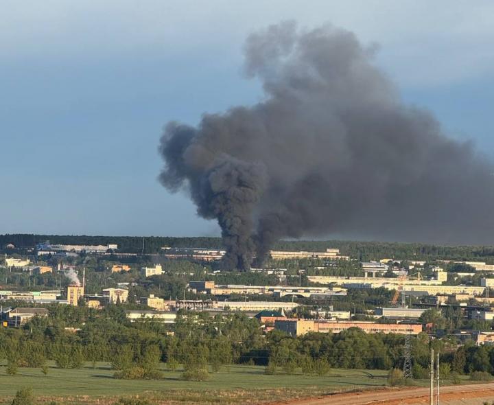 В росії дрони вночі атакували підприємства ВПК та два аеродроми, де базуються Ту-22 і МіГ-29