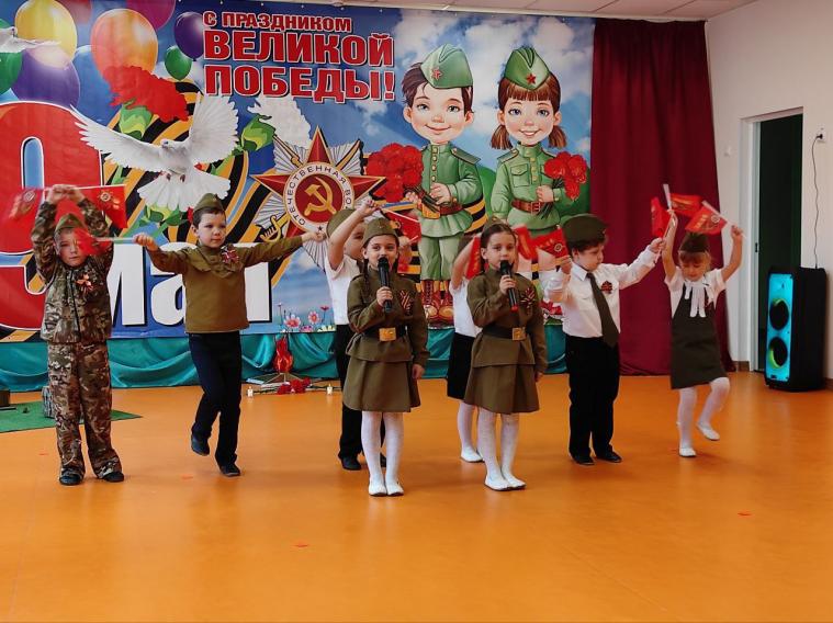 У Сіверськодонецьку перейняли російську "традицію": дошкільнят одягли у військову форму (ФОТО)