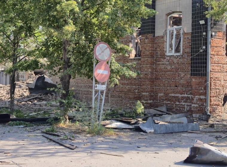 “Прильоти” на окупованій Луганщині: у мережі показали фото наслідків