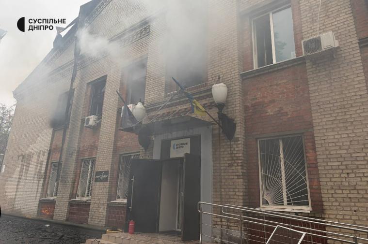 росіяни понівечили офіс луганських медійників у Дніпрі