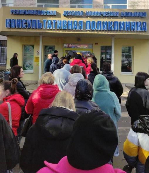 На окупованій Луганщині через спалах грипу люди стоять у довгих чергах до поліклініки, – “Жовта стрічка”