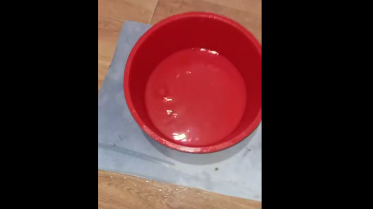 “Вода по лампочці біжить”: сіверськодончанка показала квартиру після "капремонту" в будинку (ВІДЕО) “Вода по лампочці біжить”: сіверськодончанка показала квартиру після "капремонту" в будинку (ВІДЕО)