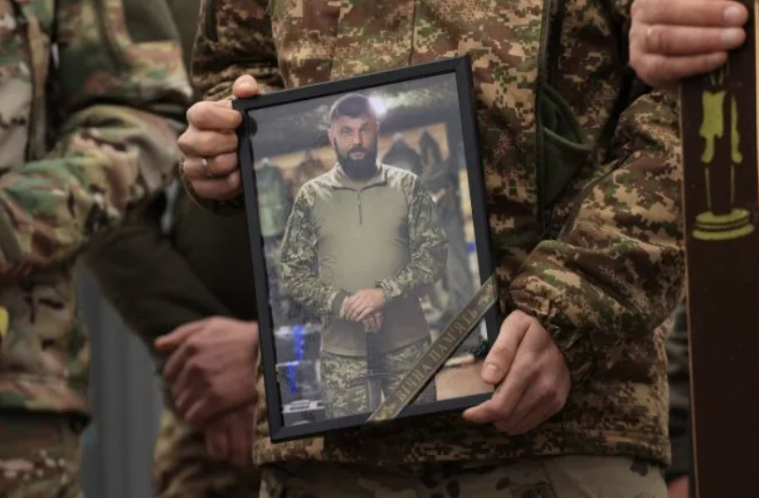 В Ірпені поховали загиблого військового з Луганщини Вадима Лихацького В Ірпені поховали загиблого військового з Луганщини Вадима Лихацького