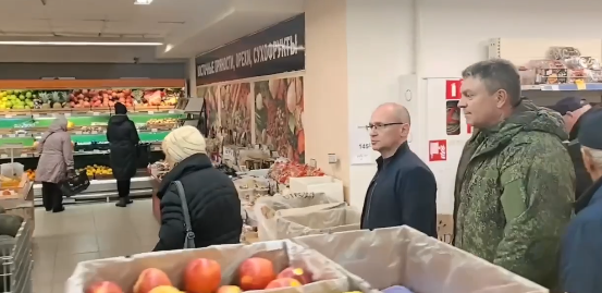 «У вас наші: лавочки, фонтан, труби на опалення, світлофори, дитячі майданчики». Після приїзду Кирієнка спалахнув конфлікт у мережі