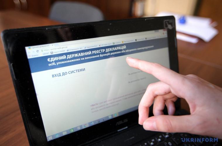 Керівники Сватівської та Щастинської РДА подали декларації: які у них зарплати