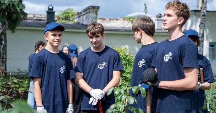 На Луганщині окупанти використовують дитячу працю на виробництвах. Околиці Сіверськодонецька охопили пожежі На Луганщині окупанти використовують дитячу працю на виробництвах. Околиці Сіверськодонецька охопили пожежі