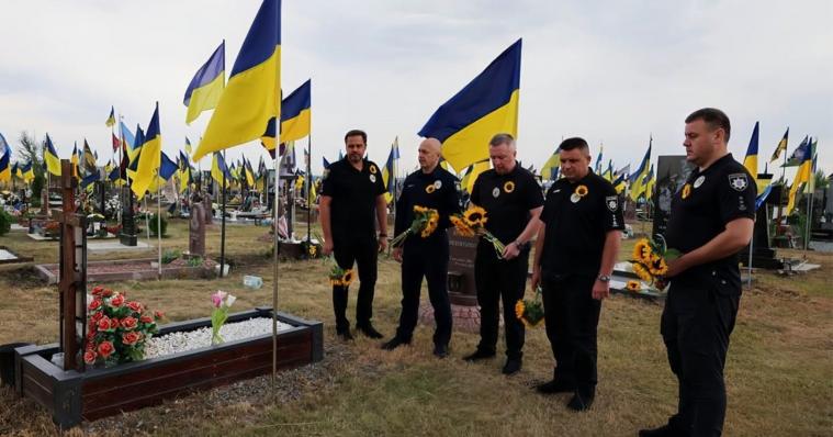 Поліцейські Луганщини вшанували пам’ять загиблих колег