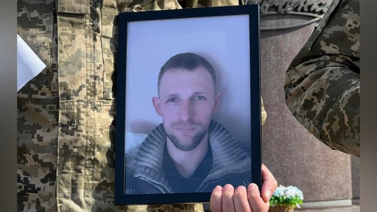 У Рівному попрощалися із захисником з Луганщини