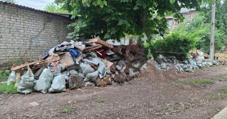 «Випробування на виживання»: мешканці будинку в Лисичанську розповіли, на що перетворилося його «відновлення» «Випробування на виживання»: мешканці будинку в Лисичанську розповіли, на що перетворилося його «відновлення»