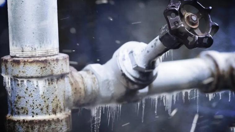 В окупованому Лисичанську батьки самотужки розморожують систему опалення у дитсадку