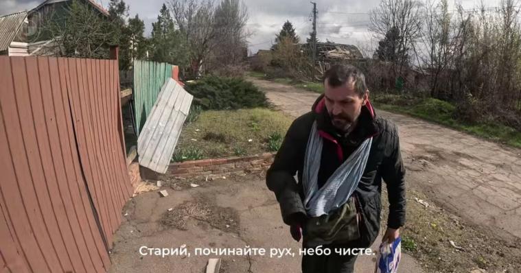 Бійці штурмового полку «Луганськ» бригади «Лють» евакуювали пораненого цивільного з Костянтинівки (ВІДЕО) Бійці штурмового полку «Луганськ» бригади «Лють» евакуювали пораненого цивільного з Костянтинівки (ВІДЕО)