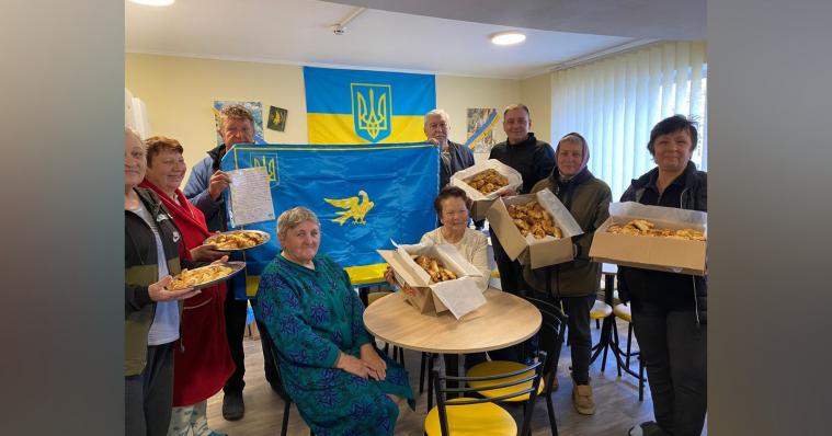 Напередодні Дня матері у Сіверськодонецькому прихистку в Самарі жінки готували гостинці для бійців