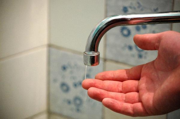«10 років нормальної подачі не було». Частина Луганська знов без води