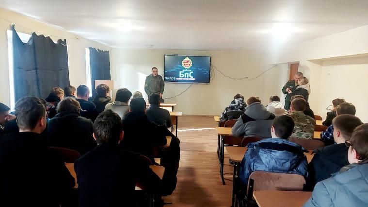 У Сіверськодонецьку молодь на уроках агітують воювати