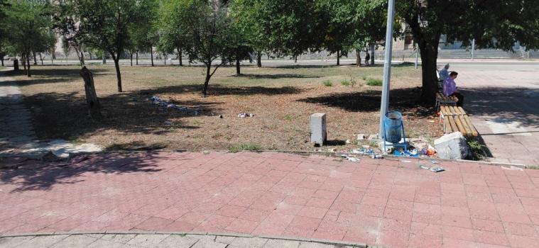 «Дякуємо за «красу»: містяни скаржаться на занедбаний стан площі Перемоги у Сіверськодонецьку (ФОТО)