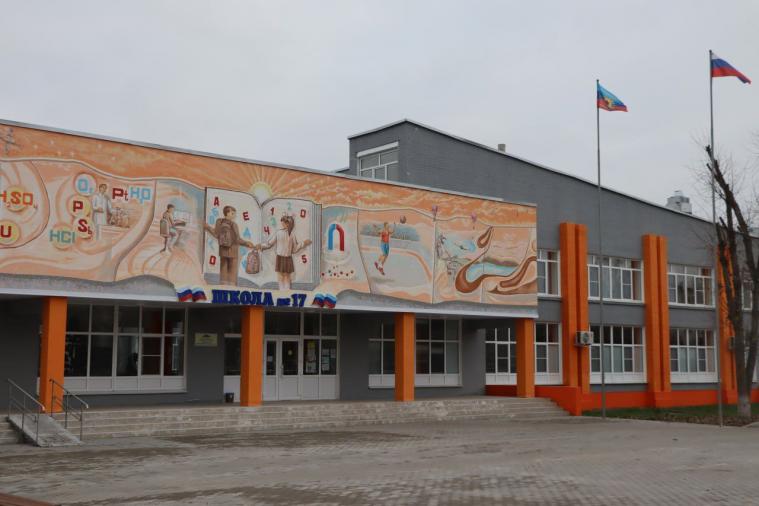 Після присвоєння ім'я Дзержинського школі у Сіверськодонецьку там ще відкрили й кадетський корпус