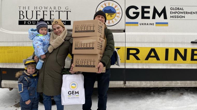 У Києві луганським ВПО видали гумдопомогу від благодійників