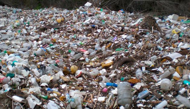 ЛОВА: Окупанти через брак коштів знову відклали будівництво сміттєзвалищ на Луганщині