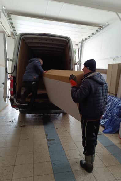 400 посилок для соціально незахищених та 200 зимових комплектів для військових відправила Луганська ОВА