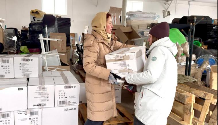 Підтримка ВПО: родинам з Луганщини передали генератори, термобілизну та продуктові набори Підтримка ВПО: родинам з Луганщини передали генератори, термобілизну та продуктові набори