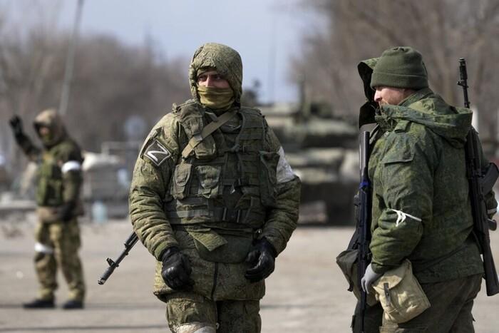 На окупованій Луганщині шукають чоловіків по домівках та посилюють нагляд за поведінкою школярів