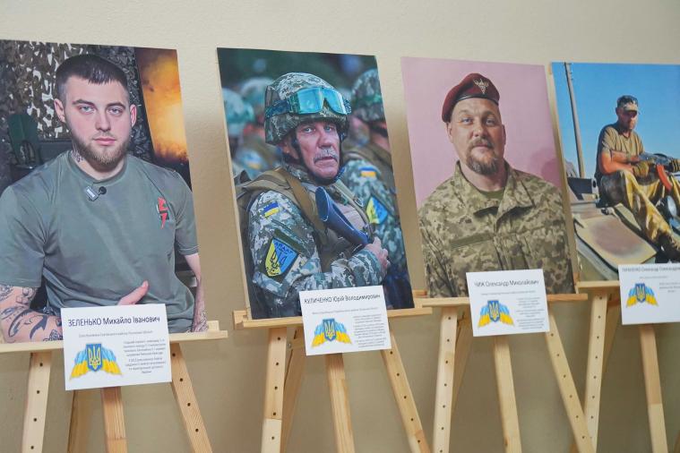 У Дніпрі відкрили фотовиставку «Добровольці Луганщини» (ФОТО)