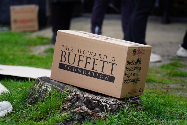 У Дніпрі почали видавати продуктові набори для ВПО з Луганщини