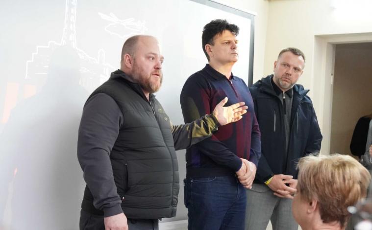 Очільник Луганщини та нардепи у Києві зустрілися з чорнобильцями: що обговорили