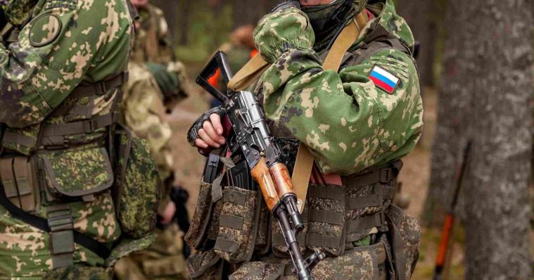 ЛОВА: рф спише борги по кредитах за контракт з армією, у Луганську понад 3 тис. дітей підготували до служби
