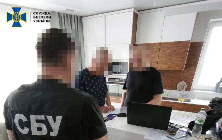 У Києві затримали бізнесменів, які сплачували податки та фінансували окупантів на Луганщині У Києві затримали бізнесменів, які сплачували податки та фінансували окупантів на Луганщині