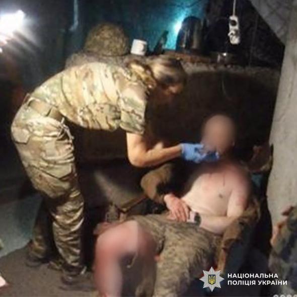 Поліцейські Луганщини надали домедичну допомогу двом пораненим військовим Поліцейські Луганщини надали домедичну допомогу двом пораненим військовим