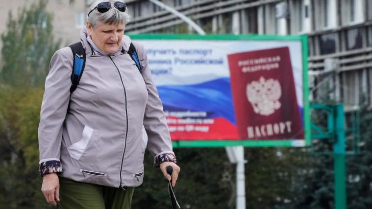 Окупаційні силовики пригрозили видворенням українцям, які не «легалізувалися» на ТОТ Луганщини