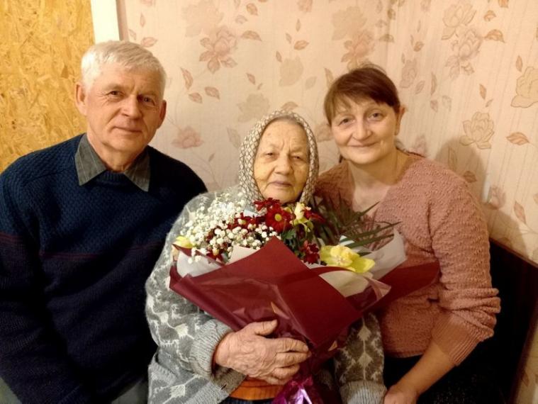 Переселення, тюрма й 7 дітей: історія жительки Луганщини, яка відзначила свої 100 років на Рівненщині