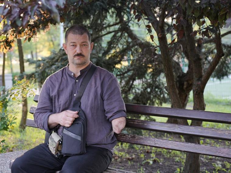 «Рука лишилася на позиціях»: як боєць із Лисичанська після ампутації повернувся до цивільного життя «Рука лишилася на позиціях»: як боєць із Лисичанська після ампутації повернувся до цивільного життя