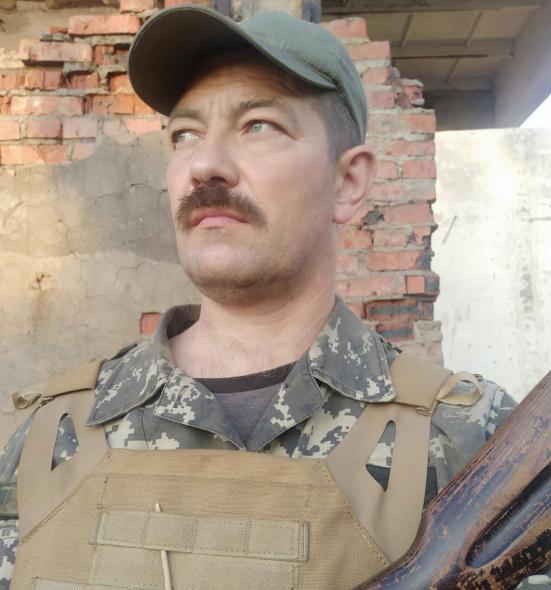 «Півторалітрова пляшка "Прозорої" може коштувати комусь життя». Андрій Єременко — про бої за Луганщину,...
