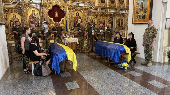 У Полтаві попрощалися з двома загиблими захисниками з Луганщини У Полтаві попрощалися з двома загиблими захисниками з Луганщини