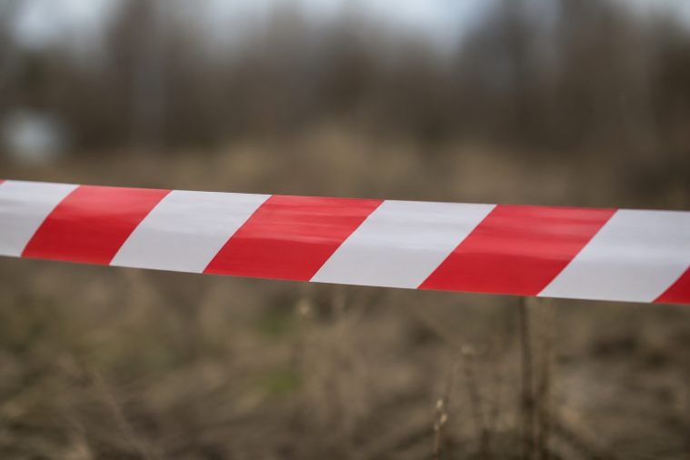 В Алчевську двоє підлітків дістали поранення через детонацію вибухового пристрою Фото ШІ