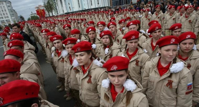 На ТОТ Луганщини понад 100 тис. дітей залучили до «руху перших» 