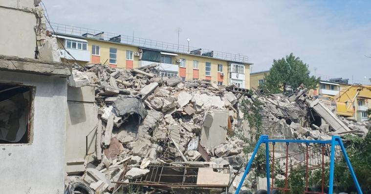 У мережі показали демонтаж ще однієї багатоповерхівки в окупованому Сіверськодонецьку (ФОТО) У мережі показали демонтаж ще однієї багатоповерхівки в окупованому Сіверськодонецьку (ФОТО)
