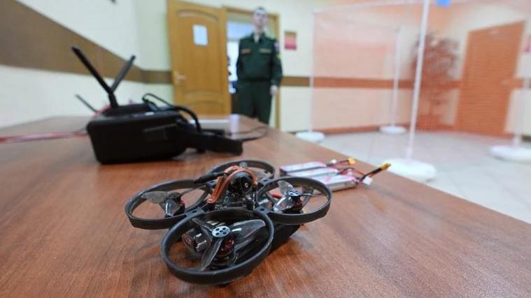 В окупованому Луганську студентів вербують до війська, працівники культури з рф навіть за гроші не хочуть їхати в регіон. Фото: Коммерсантъ