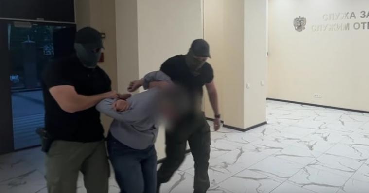 Окупанти судитимуть 73-річного чоловіка за «теракт» у Луганську, внаслідок якого загинув «ексмер» Пілавов Окупанти судитимуть 73-річного чоловіка за «теракт» у Луганську, внаслідок якого загинув «ексмер» Пілавов