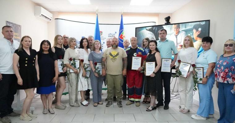 Медикам Луганщини вручили обласні відзнаки 