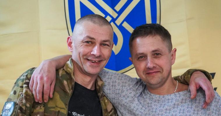 В оточенні коригували вогонь: історія луганця та франківця, які провели на позиціях 304 дні В оточенні коригували вогонь: історія луганця та франківця, які провели на позиціях 304 дні
