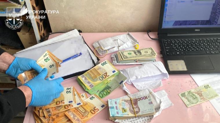 57 млн грн збитків: викрили конвертаційний центр, організований уродженцем Луганщини