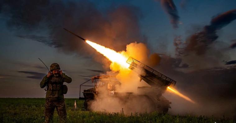 Ворог вдарив з реактивної артилерії на Луганщині Ворог вдарив з реактивної артилерії на Луганщині