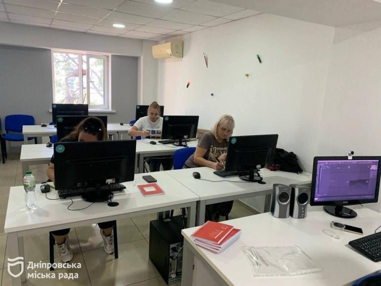 У Дніпрі запустили безоплатне навчання та перенавчання для ВПО, ветеранів та інших вразливих категорій У Дніпрі запустили безоплатне навчання та перенавчання для ВПО, ветеранів та інших вразливих категорій