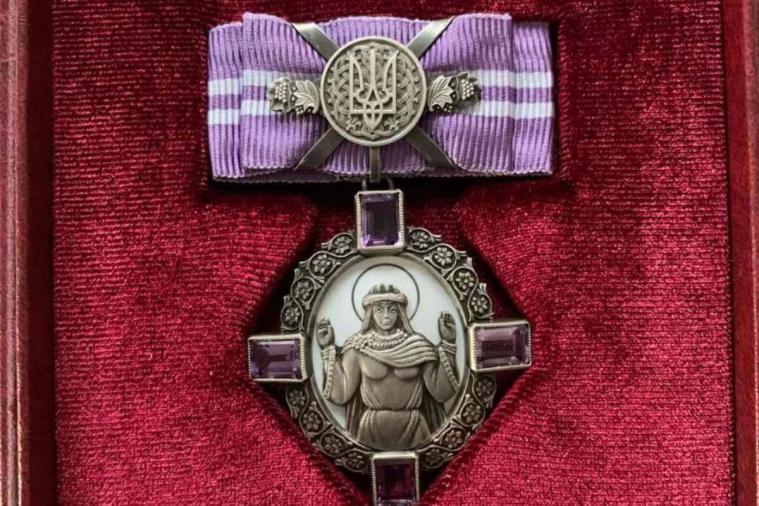 Президент відзначив посадовицю Сіверськодонецької МВА та працівників луганських закладів Президент відзначив посадовицю Сіверськодонецької МВА та працівників луганських закладів